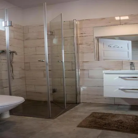 Comfortable Homes, 2 Bedrooms, Terrace